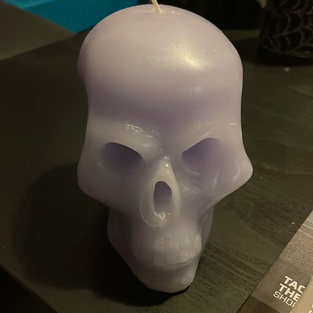 Brand new pale purple skull candle
